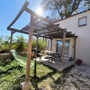 https://mas-la-grand-ponche.fr-provencehotel.com